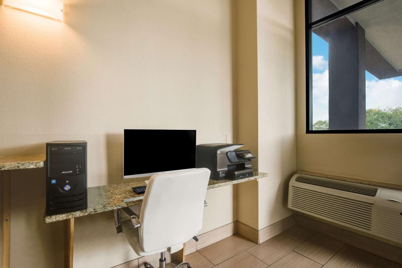 Best Western Waukesha Grand Pewaukee Zewnętrze zdjęcie